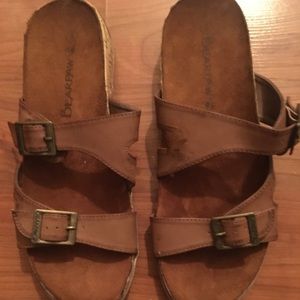 Super-cute and comfy sandals by Bearpaw! Size 9